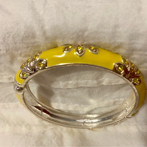 Jewelry - 50% Off Pretty enamel snap bracelet Yellow with Gold tone flower accents